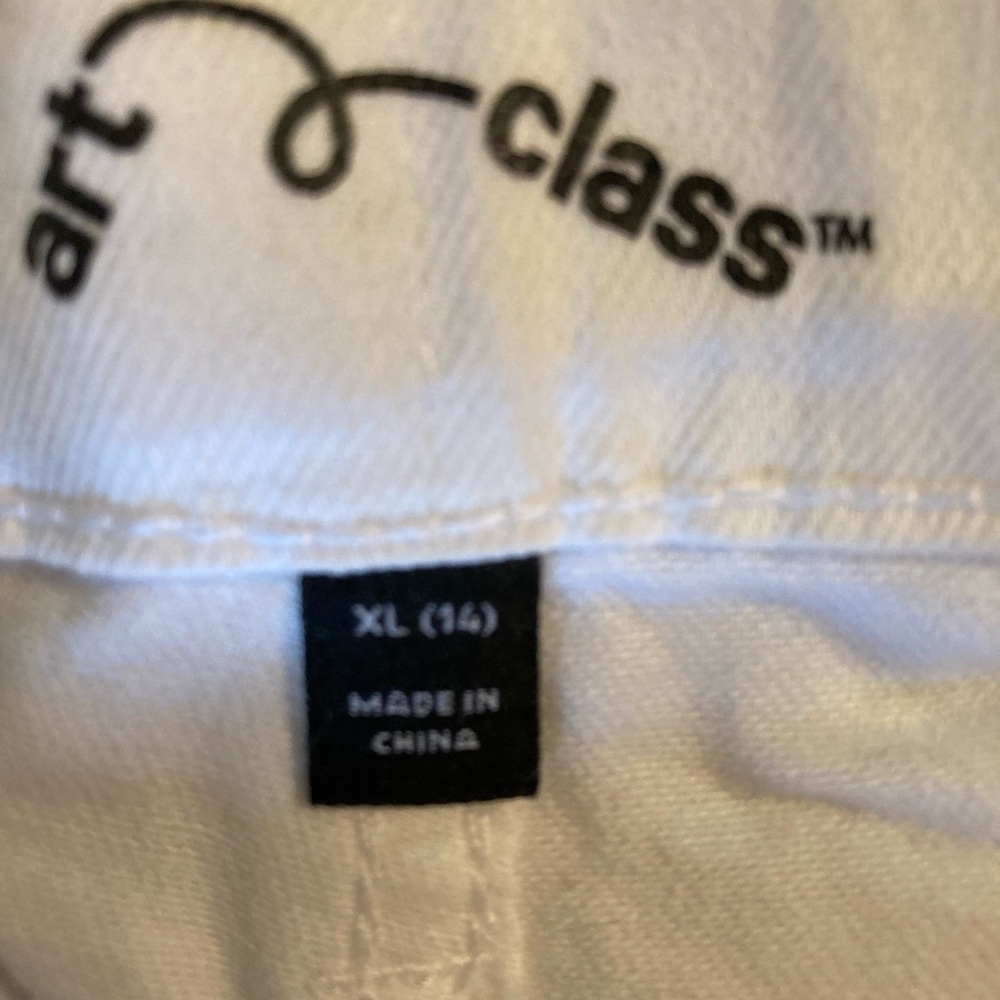 Art Class White XL Shirt